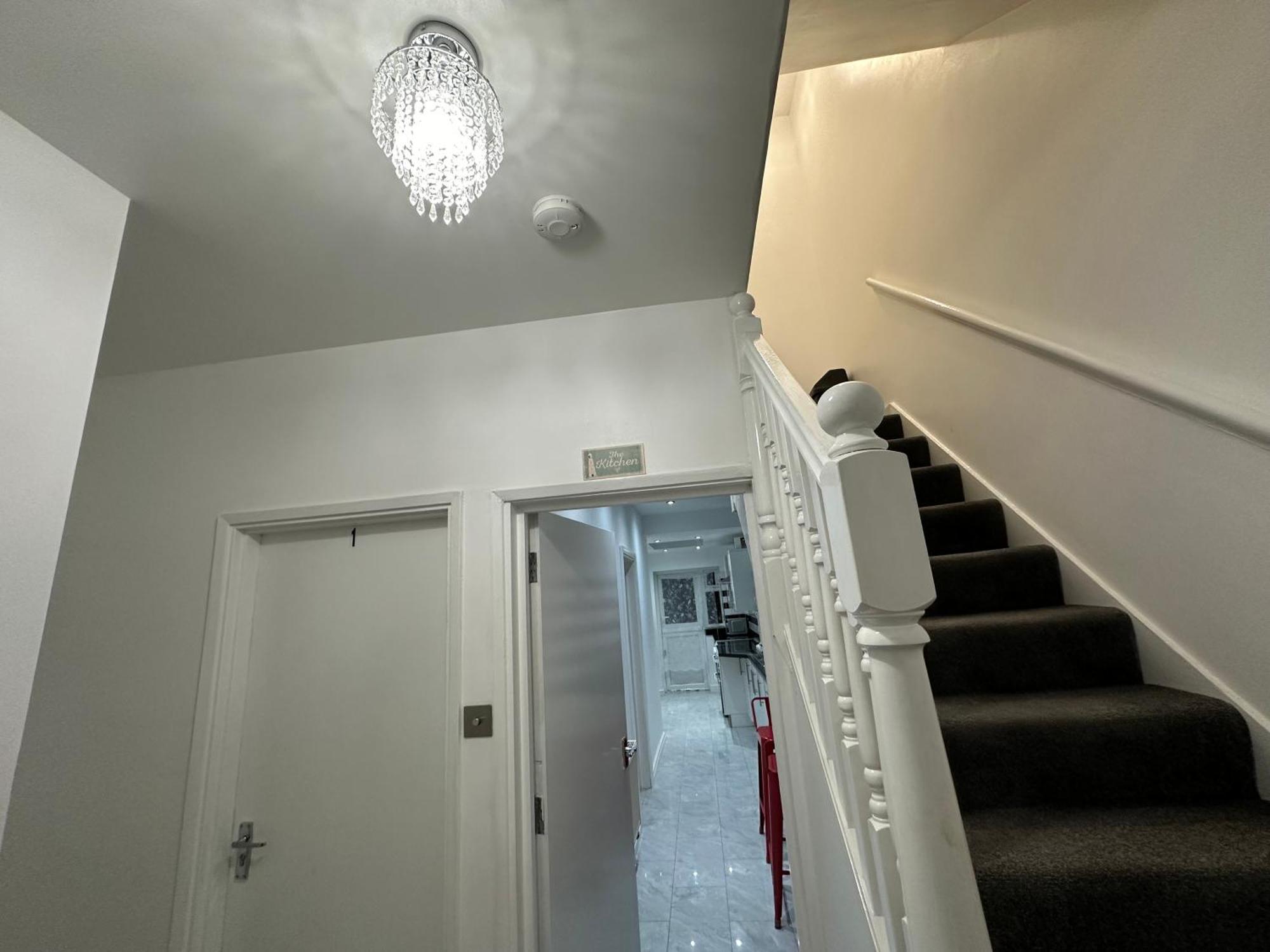 4Th Studio Flat With Private Own Bathroom A London Luxury Family Home Setup And Furnished With Double Bed Plus A Double Futon-Sofa Bed A Single Futon Bed A Baby Cot And Garden And Free Parking 外观 照片