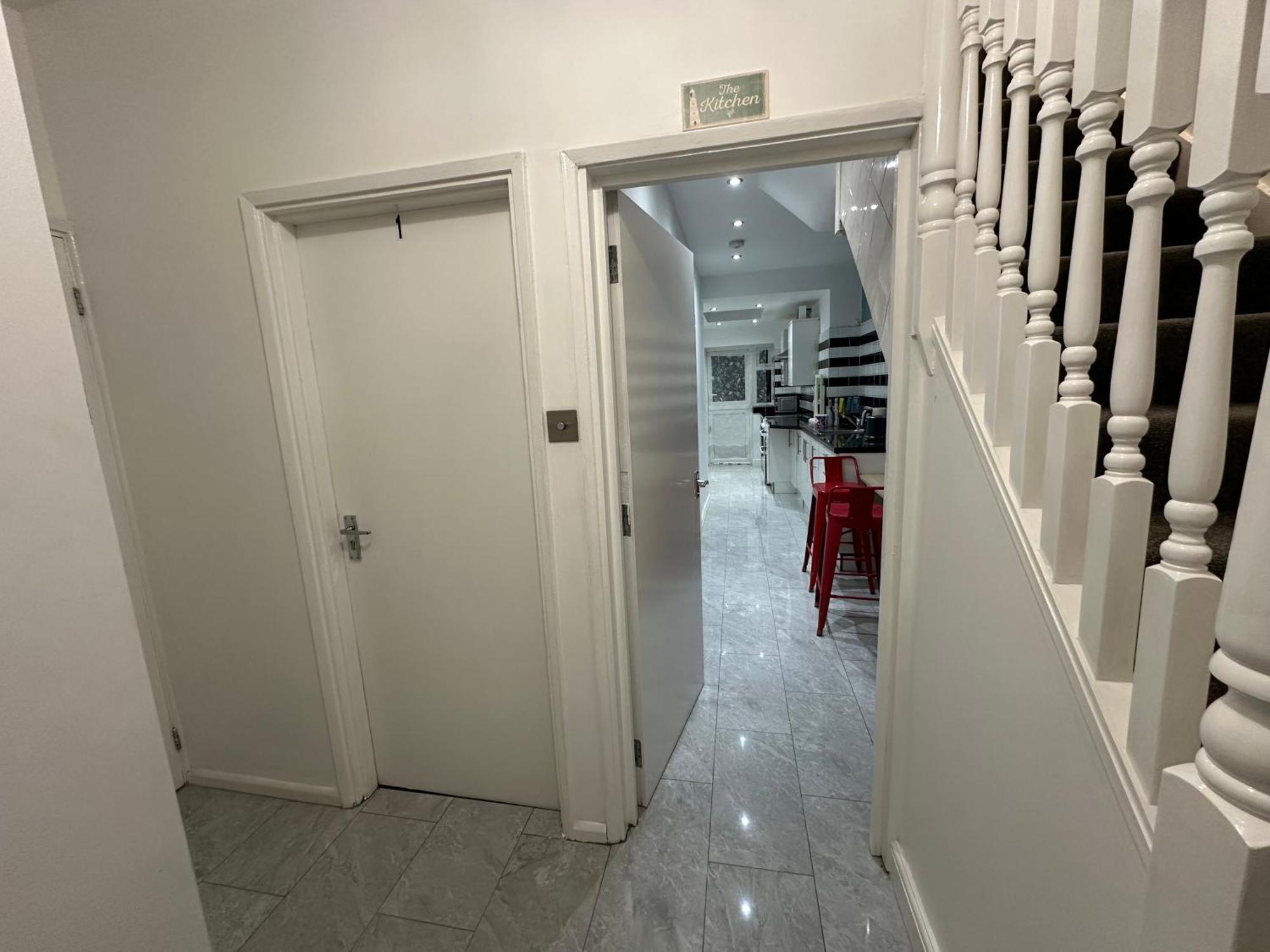 4Th Studio Flat With Private Own Bathroom A London Luxury Family Home Setup And Furnished With Double Bed Plus A Double Futon-Sofa Bed A Single Futon Bed A Baby Cot And Garden And Free Parking 外观 照片