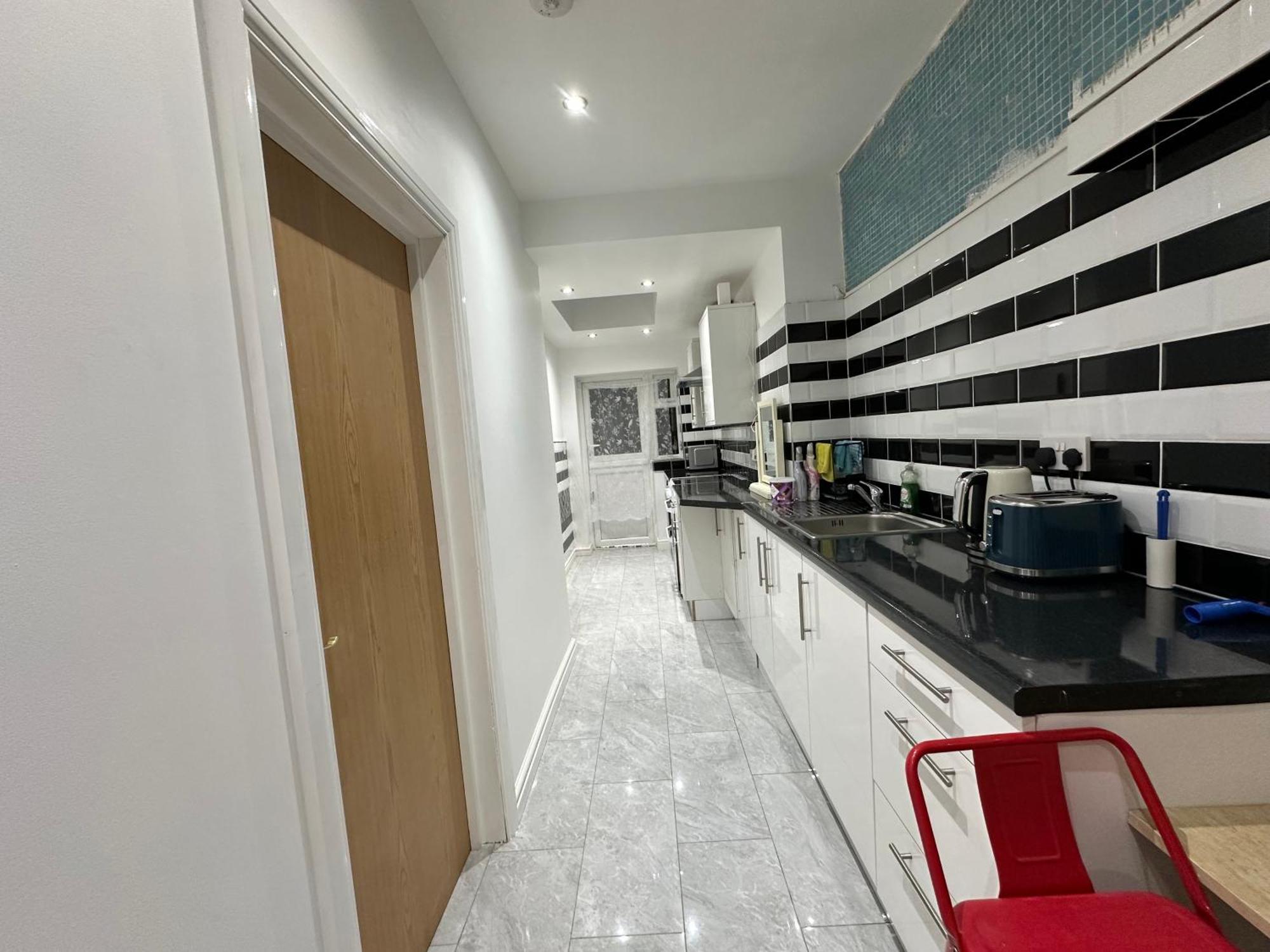 4Th Studio Flat With Private Own Bathroom A London Luxury Family Home Setup And Furnished With Double Bed Plus A Double Futon-Sofa Bed A Single Futon Bed A Baby Cot And Garden And Free Parking 外观 照片