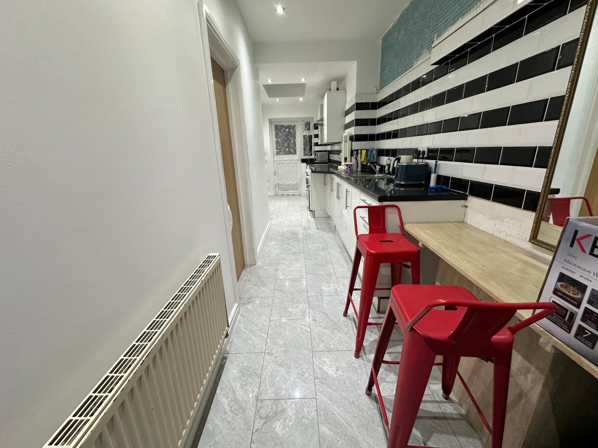 4Th Studio Flat With Private Own Bathroom A London Luxury Family Home Setup And Furnished With Double Bed Plus A Double Futon-Sofa Bed A Single Futon Bed A Baby Cot And Garden And Free Parking 外观 照片