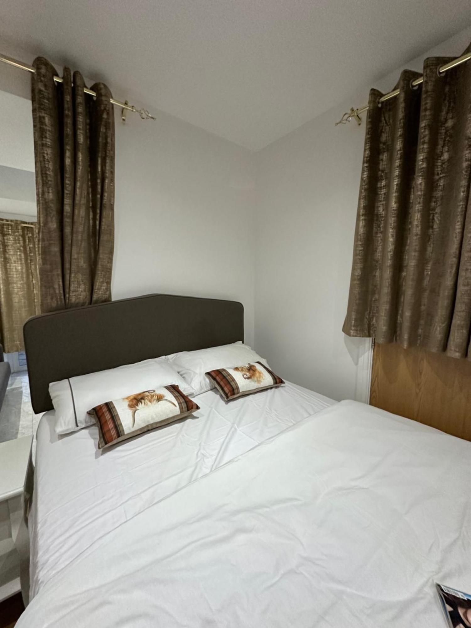 4Th Studio Flat With Private Own Bathroom A London Luxury Family Home Setup And Furnished With Double Bed Plus A Double Futon-Sofa Bed A Single Futon Bed A Baby Cot And Garden And Free Parking 外观 照片
