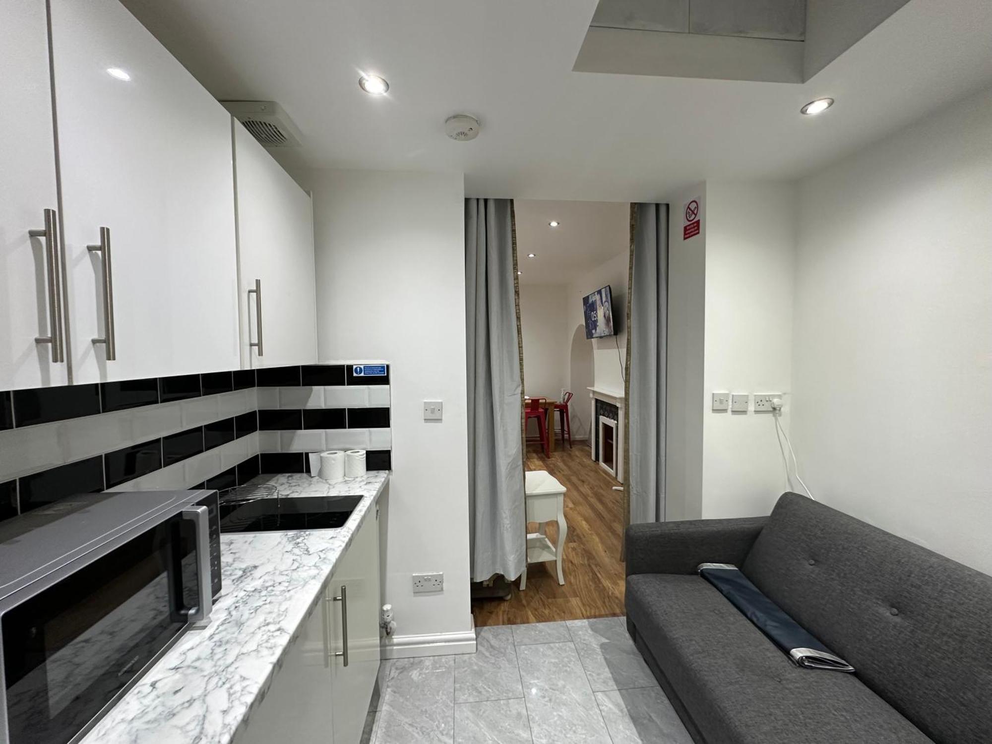 4Th Studio Flat With Private Own Bathroom A London Luxury Family Home Setup And Furnished With Double Bed Plus A Double Futon-Sofa Bed A Single Futon Bed A Baby Cot And Garden And Free Parking 外观 照片