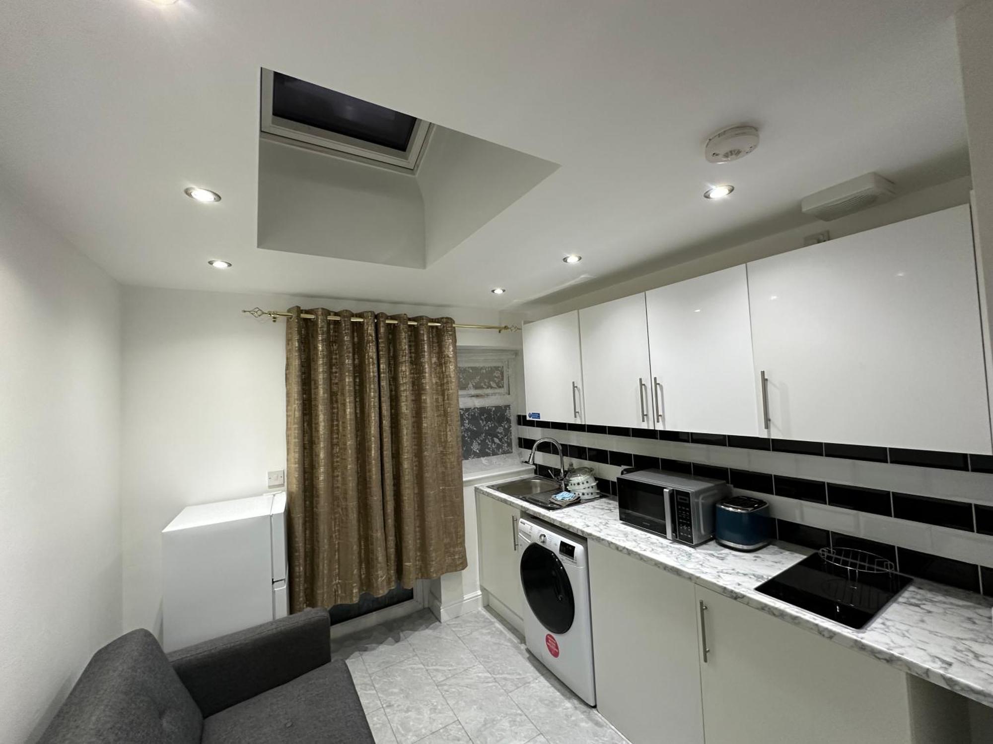 4Th Studio Flat With Private Own Bathroom A London Luxury Family Home Setup And Furnished With Double Bed Plus A Double Futon-Sofa Bed A Single Futon Bed A Baby Cot And Garden And Free Parking 外观 照片