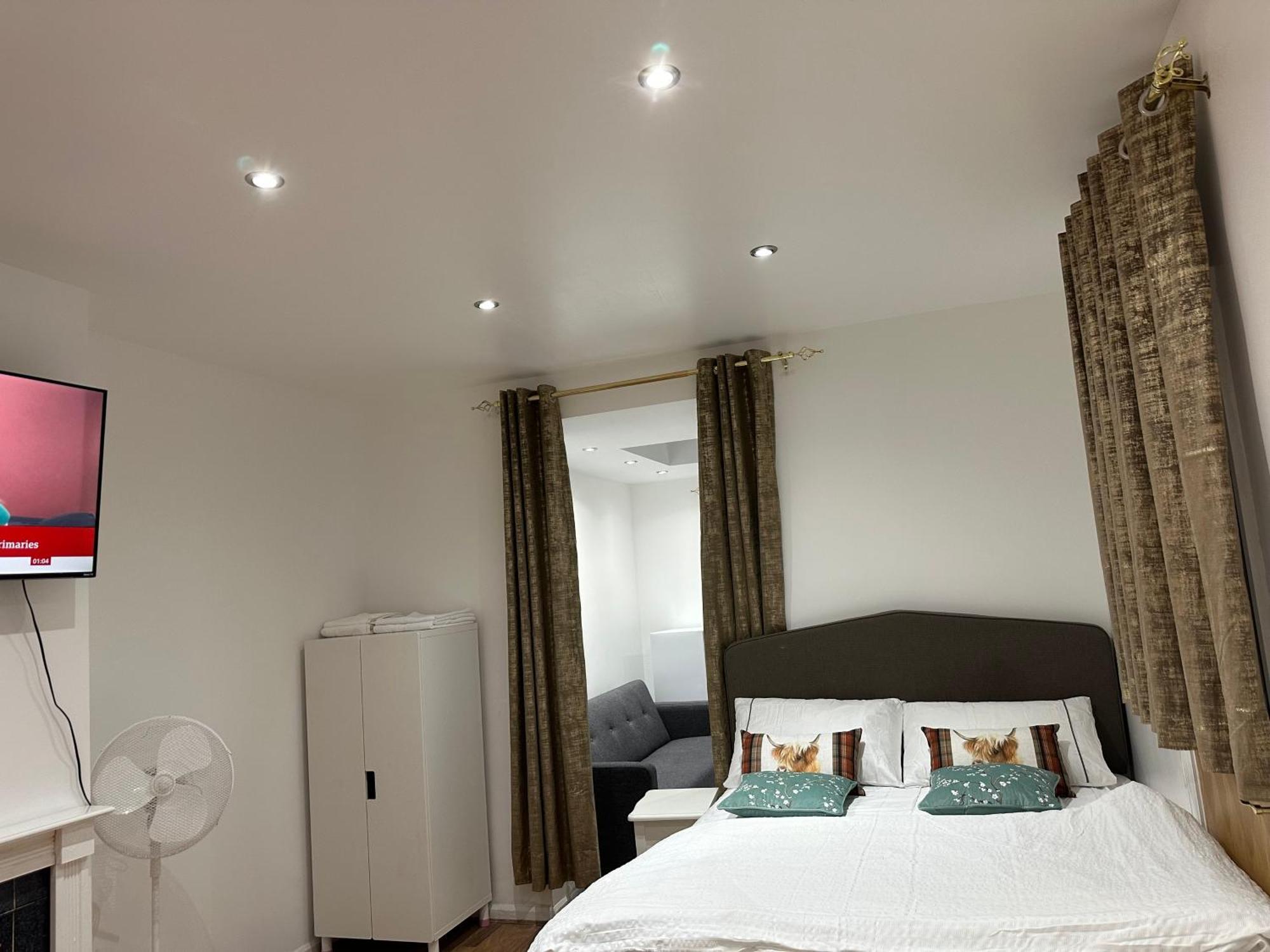 4Th Studio Flat With Private Own Bathroom A London Luxury Family Home Setup And Furnished With Double Bed Plus A Double Futon-Sofa Bed A Single Futon Bed A Baby Cot And Garden And Free Parking 外观 照片