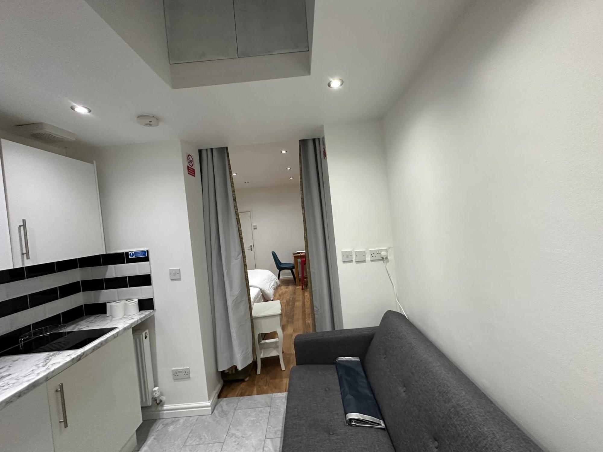 4Th Studio Flat With Private Own Bathroom A London Luxury Family Home Setup And Furnished With Double Bed Plus A Double Futon-Sofa Bed A Single Futon Bed A Baby Cot And Garden And Free Parking 外观 照片