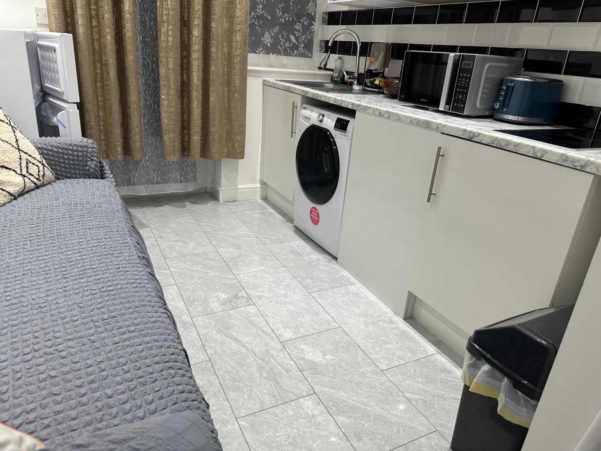 4Th Studio Flat With Private Own Bathroom A London Luxury Family Home Setup And Furnished With Double Bed Plus A Double Futon-Sofa Bed A Single Futon Bed A Baby Cot And Garden And Free Parking 外观 照片