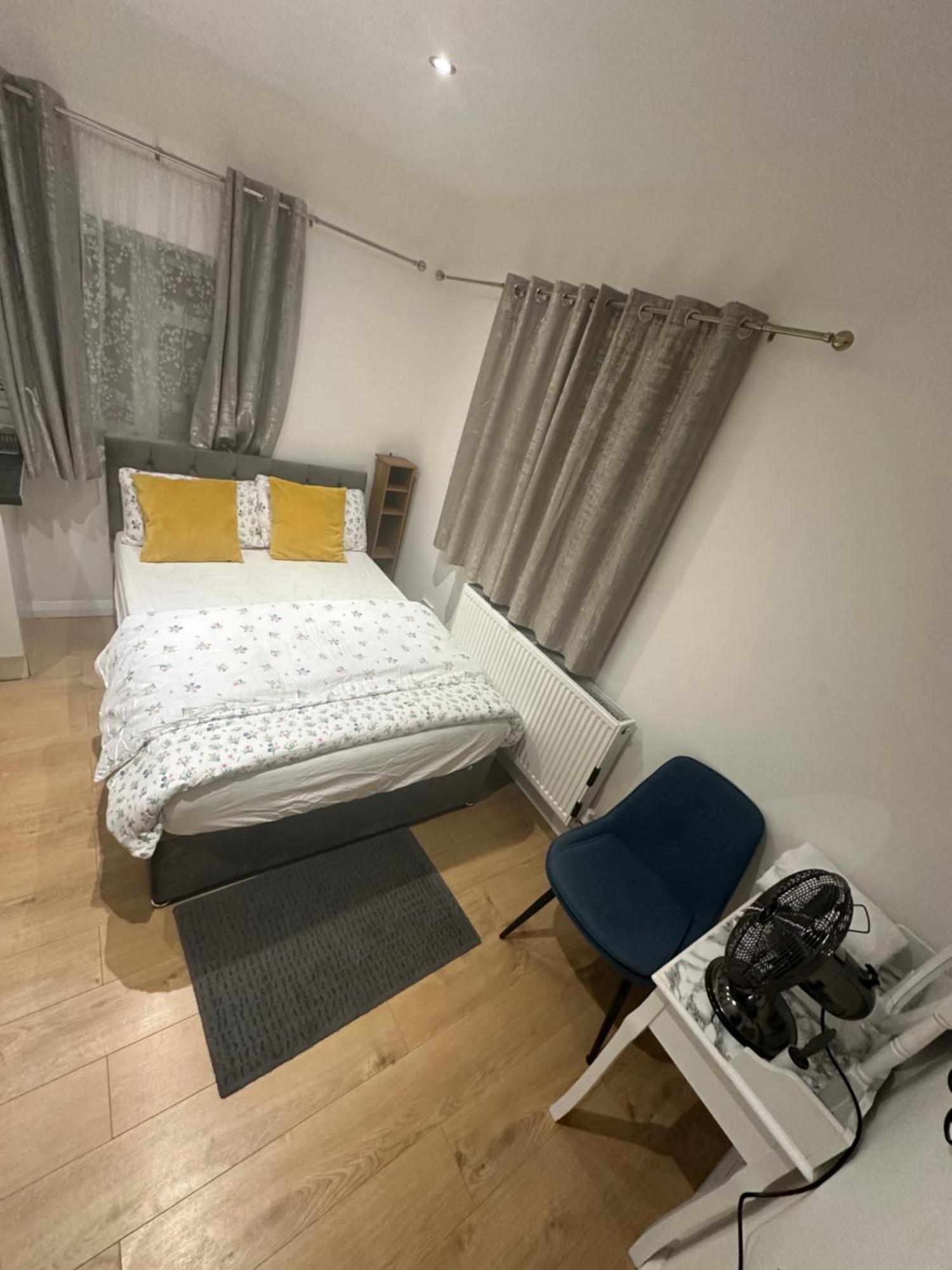 4Th Studio Flat With Private Own Bathroom A London Luxury Family Home Setup And Furnished With Double Bed Plus A Double Futon-Sofa Bed A Single Futon Bed A Baby Cot And Garden And Free Parking 外观 照片